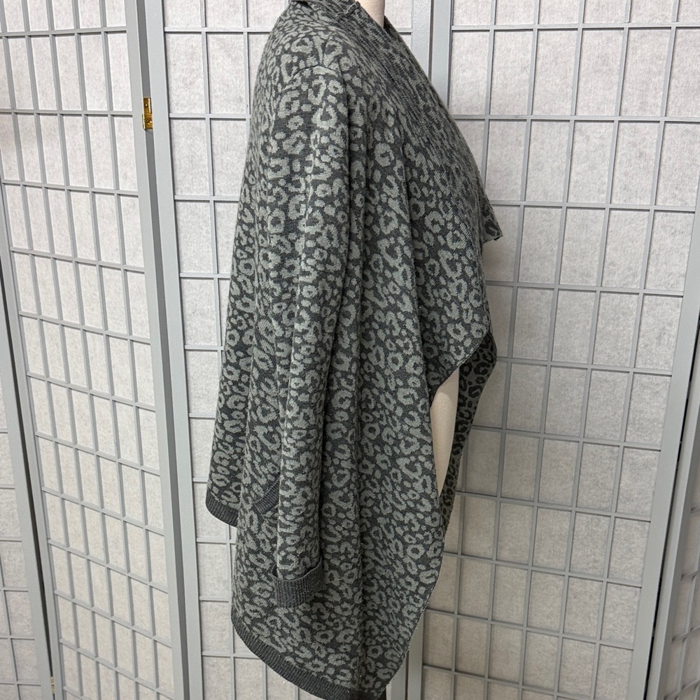 Source Unknown Charcoal Leopard Cardigan - Picture 3 of 5